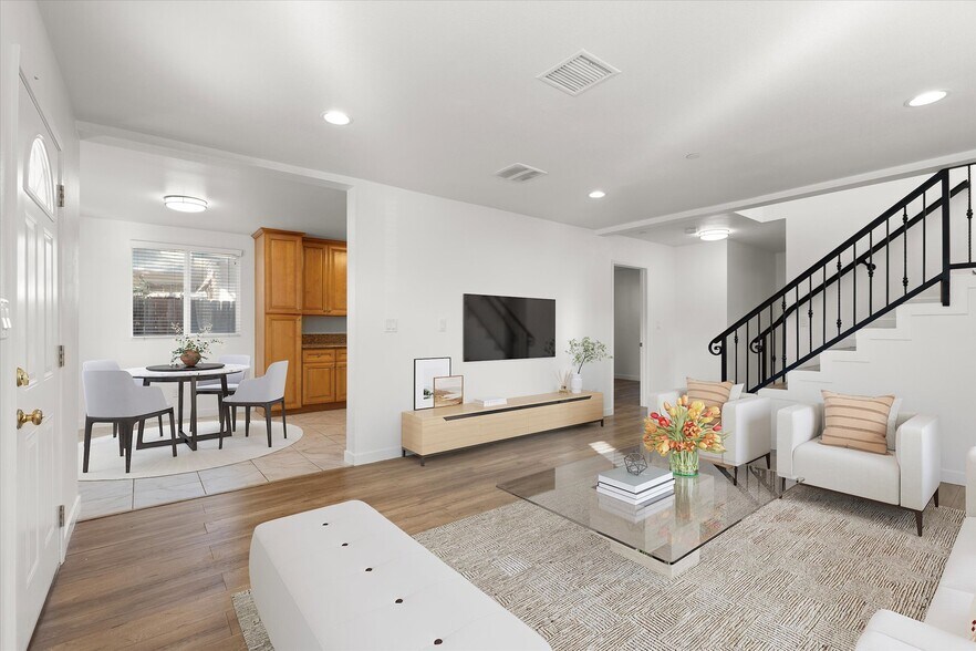 Building Photo - 7310 Roseberry Ave