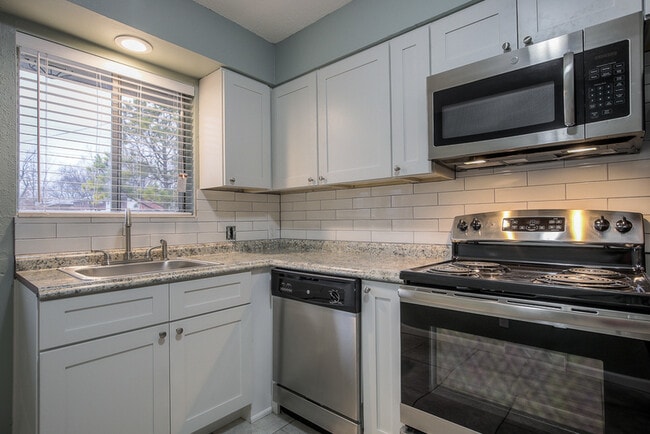 Building Photo - 514 NE Corder St