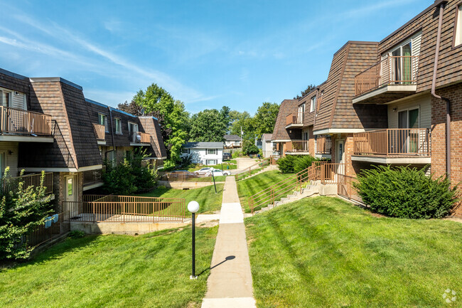 Building Photo - Westgate Villa