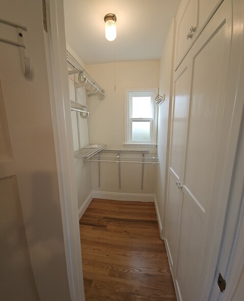 Walk-In Closet - 507 E Maple St