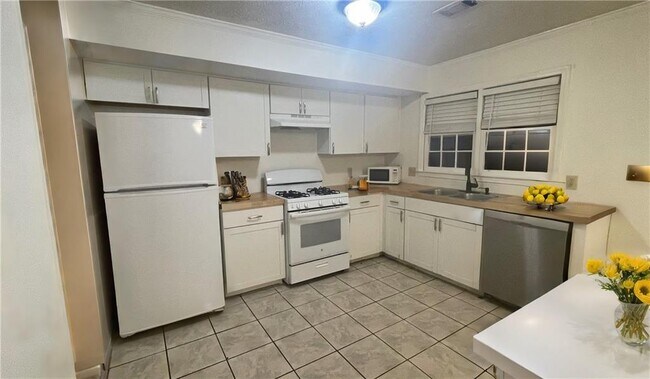 Building Photo - 1405 Kennesaw Trace Ct