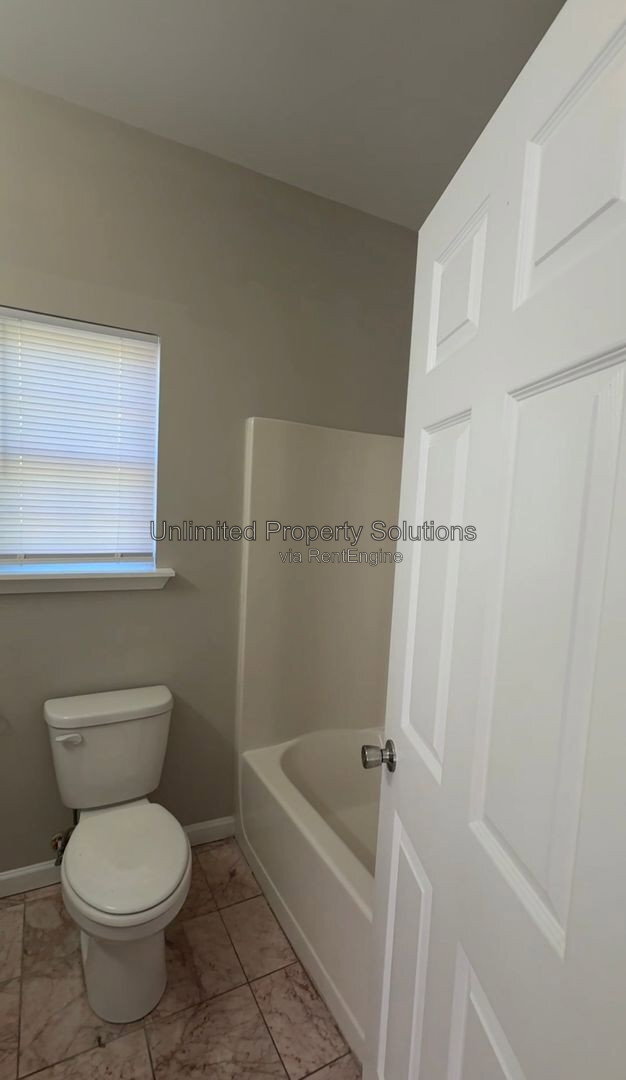 Building Photo - 417 Clay St