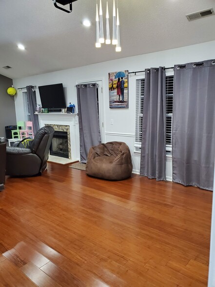 Building Photo - 6 Valley Glen Ct