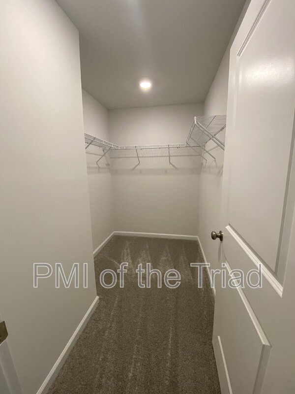 Building Photo - 3005 Mackay Pointe Ln