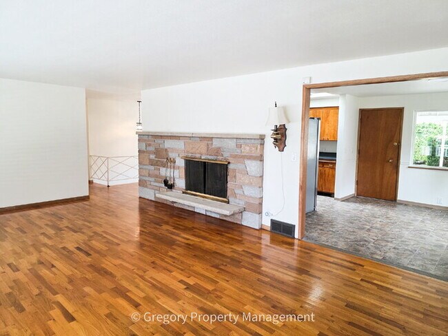 Building Photo - 4908 Dogwood Dr