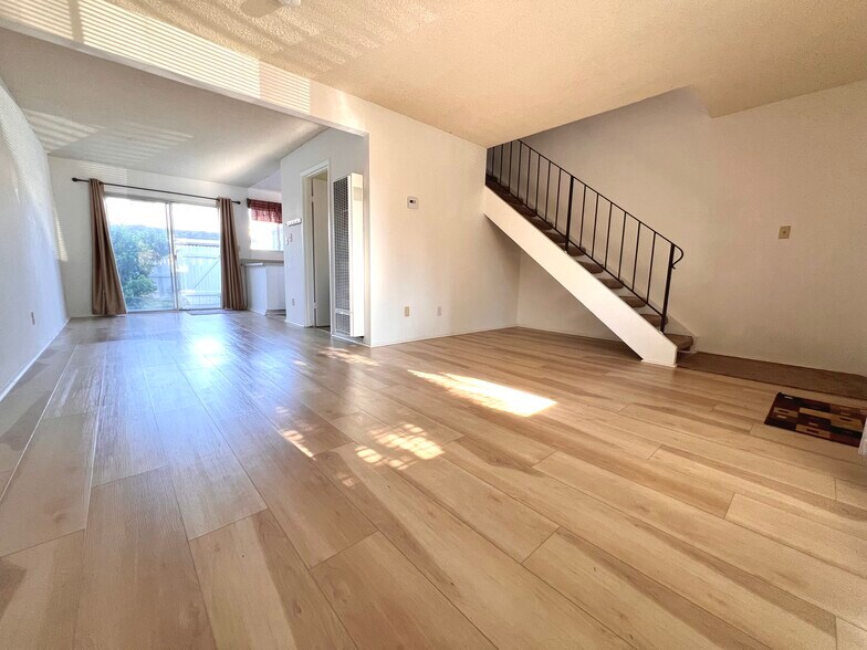 Living room - 38612 Royal Ann Cmn