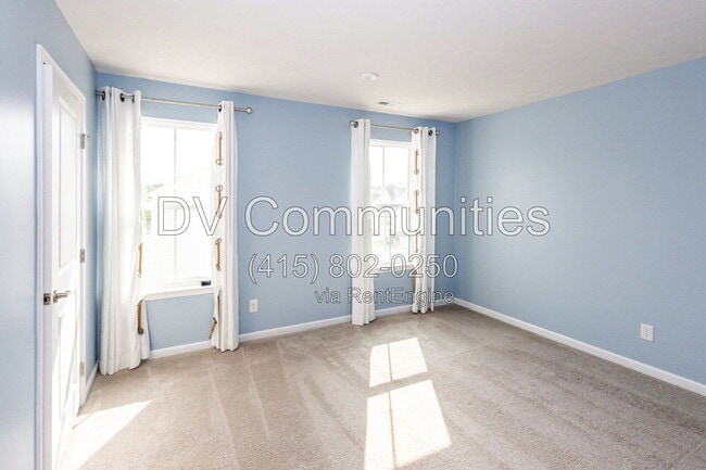 Building Photo - 7226 Hillsview Dr