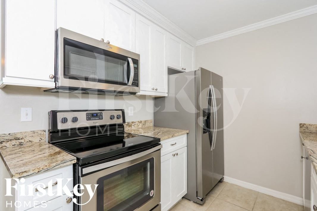Building Photo - 9217 Pomelo Rd E