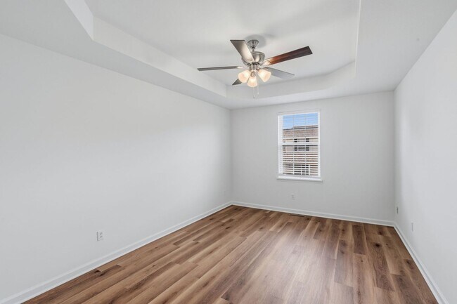 Building Photo - 1713-1715-1715 Louise Cir