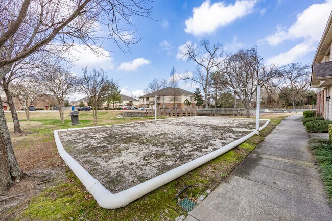 Building Photo - 900 Dean Lee Dr