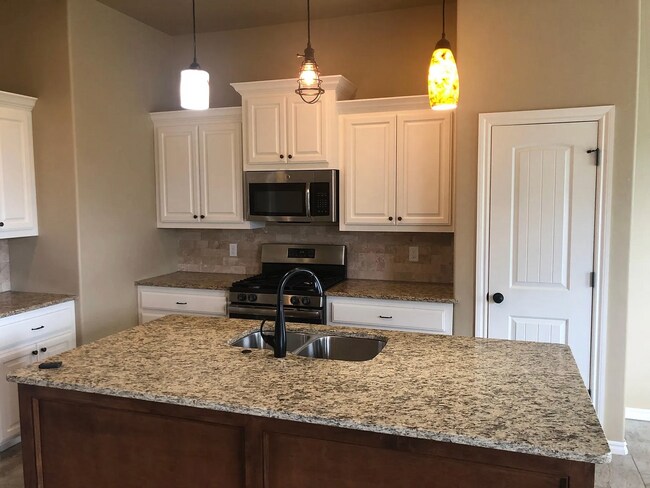 Building Photo - For Lease - Comfortable and Convenient Living