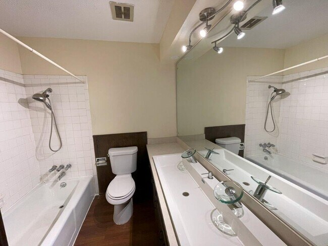 Building Photo - Beautiful 3 bed home for rent in Midwest C...