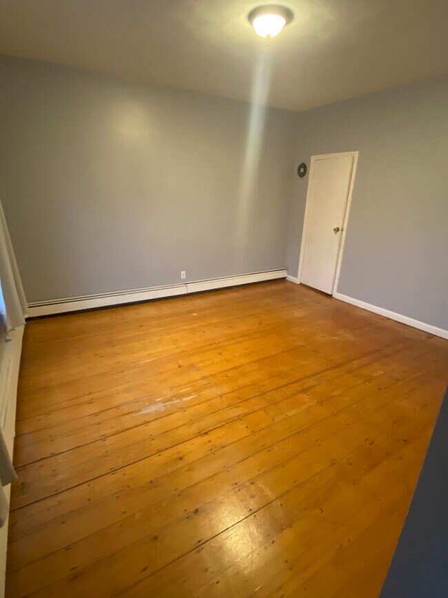 Building Photo - 455 Frankfort St