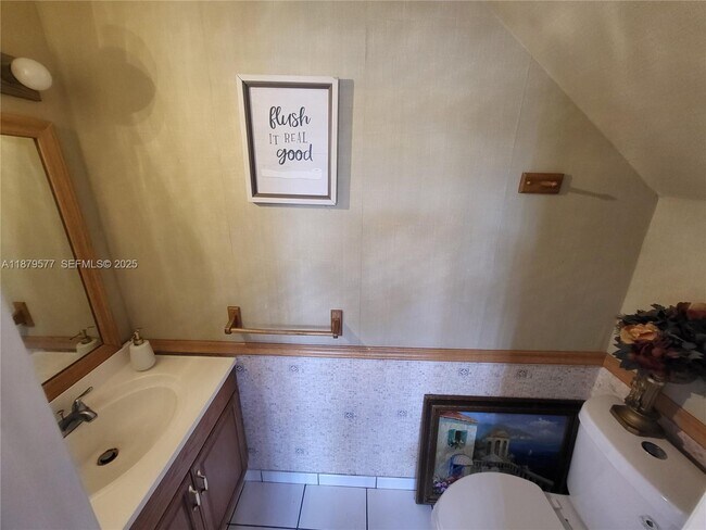 Building Photo - 820 NE 212th Terrace