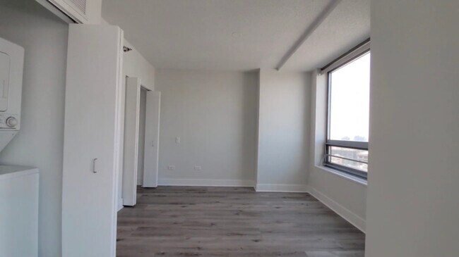 Building Photo - 306 N Canal St