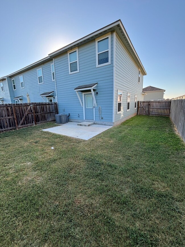 Building Photo - Your Perfect Townhome in NE San Antonio!