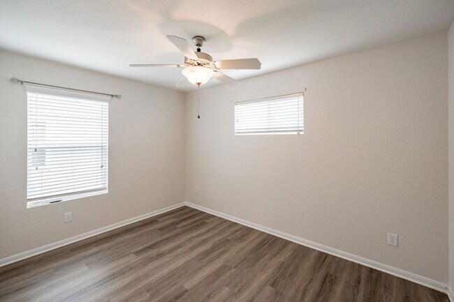 Building Photo - 9917 Kingfisher Dr