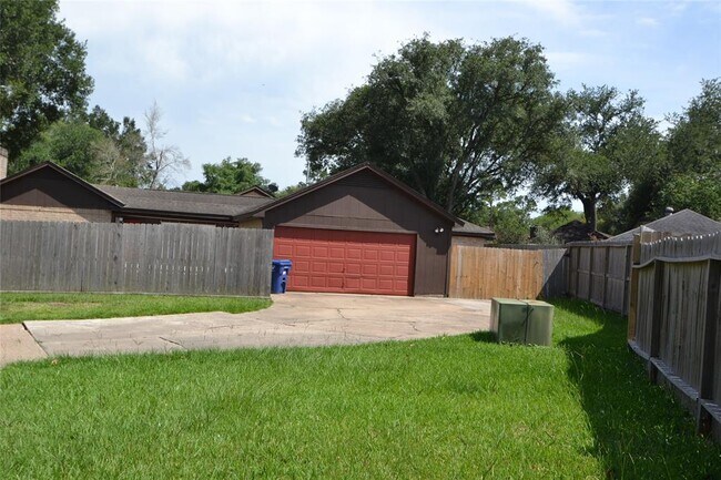 Building Photo - 15927 Tumbling Rapids Dr