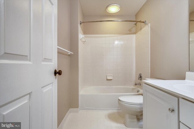 Building Photo - 707 Hawkins Way