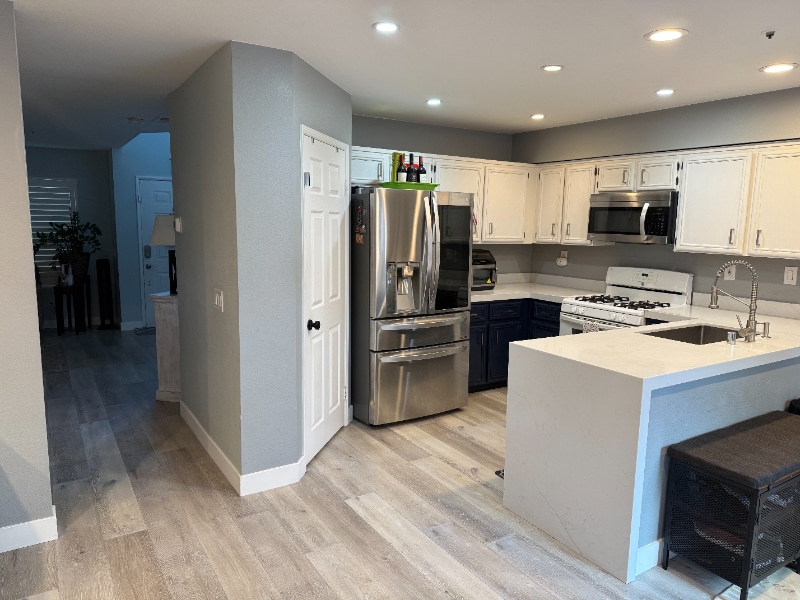 Building Photo - 406 E Center St