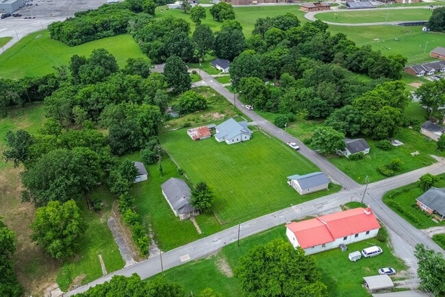 Building Photo - 604 Kiwanis Ave