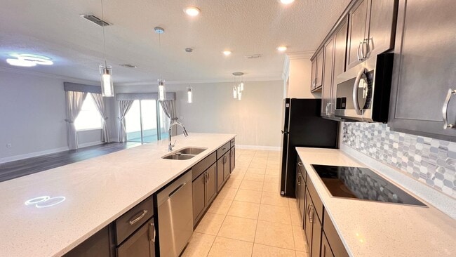 Building Photo - Immaculate 4 BR / 3 BA - With an OFFICE!