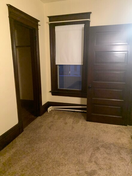 Building Photo - 431 Minnehaha Ave E