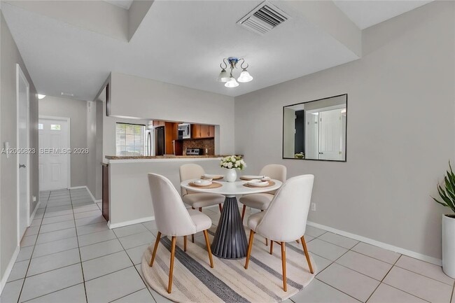 Building Photo - 16640 Hemingway Dr