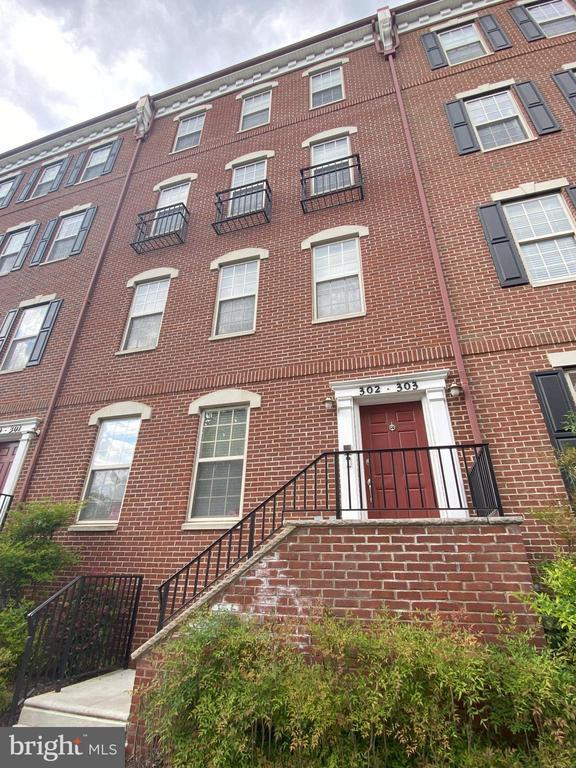 Building Photo - 303 Admirals Way