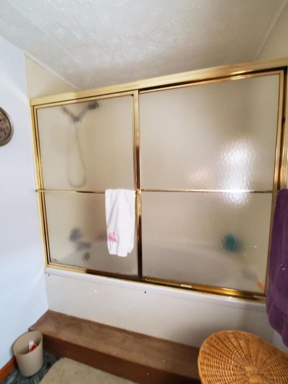 Shared Bathroom - 3909 Deerfield Rd