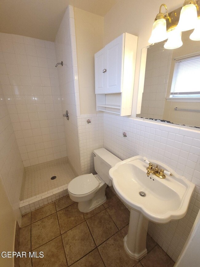 Building Photo - 240 Ferrari Ct