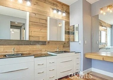 Building Photo - 12683 Palm View Way