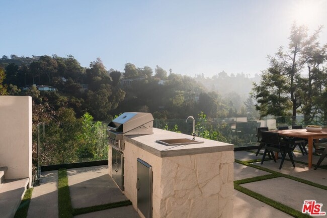 Building Photo - 2608 Zorada Dr