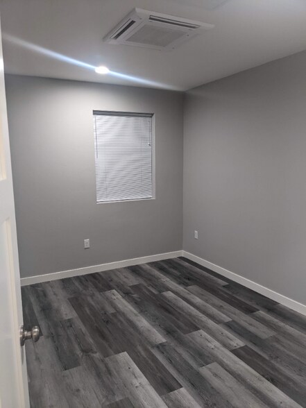 Building Photo - 2521 Victorian Alley