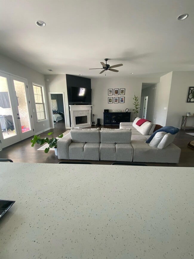 Building Photo - 9183 Helena Dr