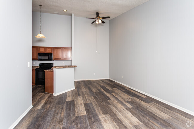 1BR, 1BA - 700 SF - Eagle Crest Apartments