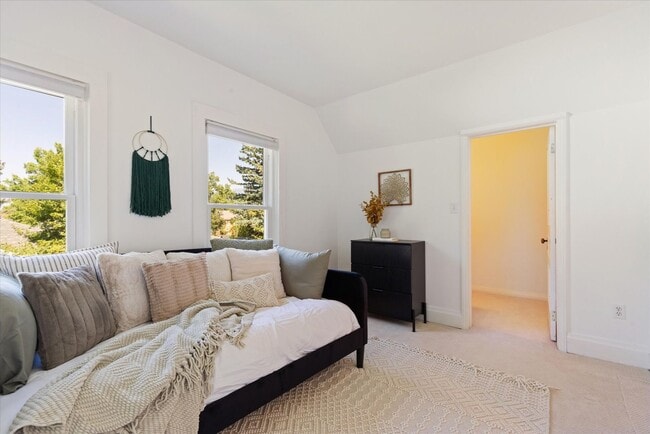 Building Photo - Open Concept Historic Home in Downtown Boz...
