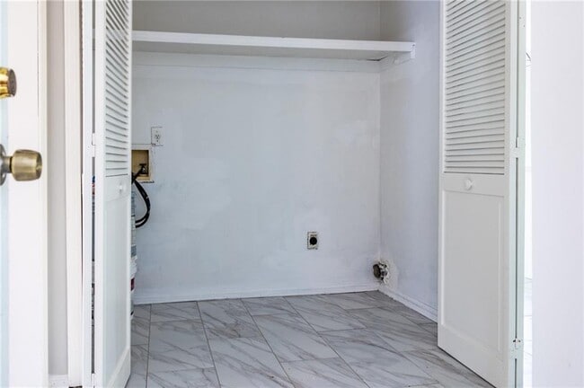 Building Photo - 7766 Hampton Cove