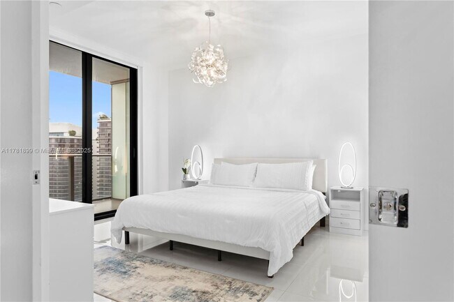 Building Photo - 1010 Brickell Ave