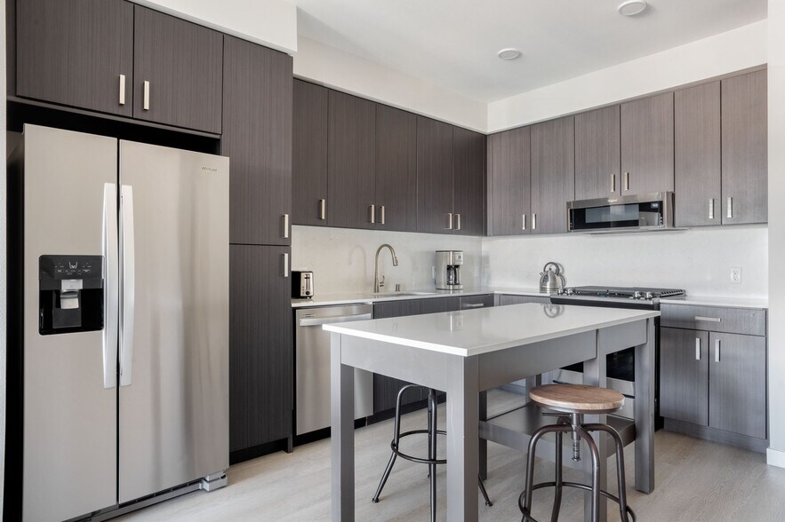 Building Photo - 3560 Rambla Pl