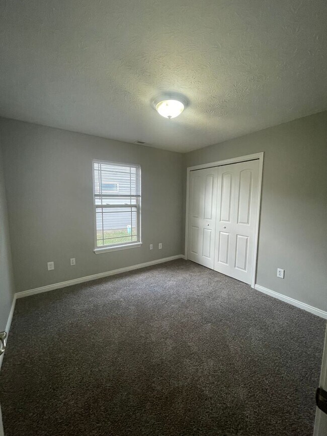Building Photo - Three Bedroom Single Family Home - Great N...