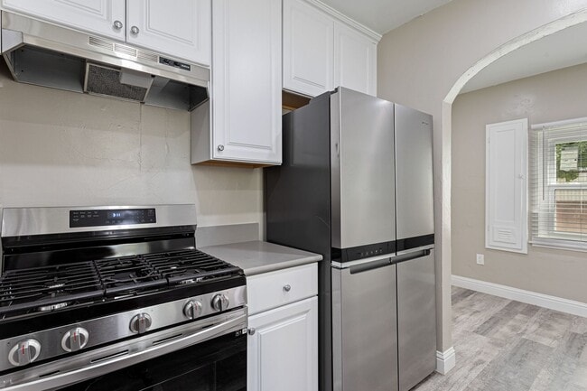 Building Photo - 4028