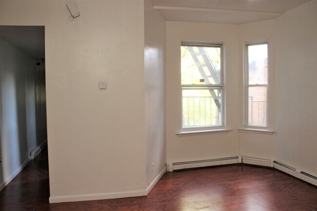 Building Photo - 1824 Bolton St