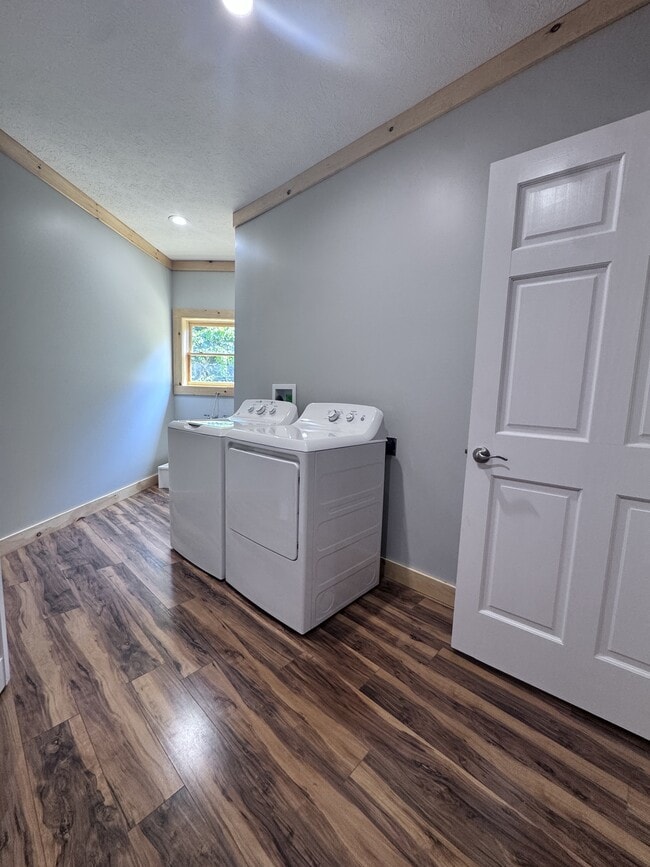 Building Photo - 1339 Hickory Point Dr