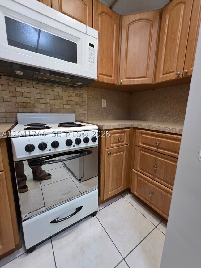 Building Photo - 6930 Miami Gardens Dr