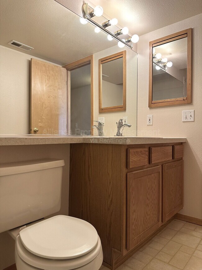 Building Photo - 8131 Oliver Rd