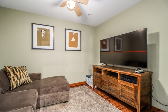 Building Photo - 5 Birch Ln