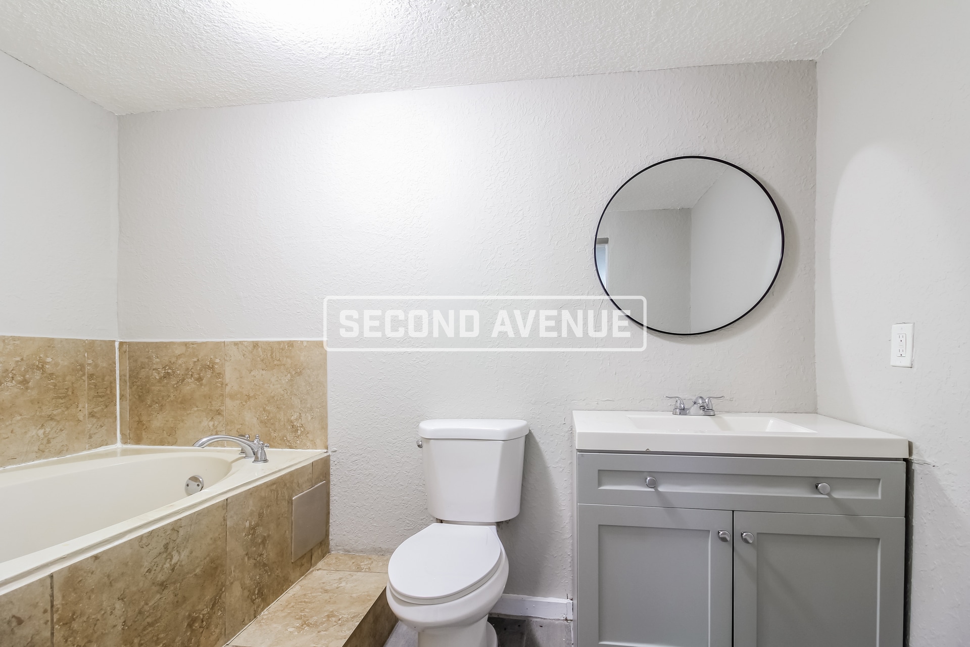 Building Photo - 2646 Lantana Ave