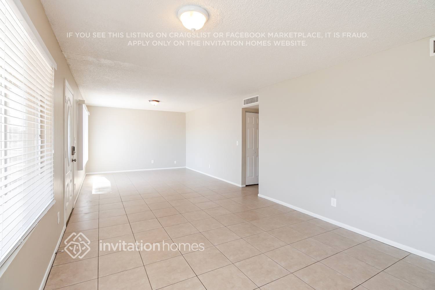 Building Photo - 2022 W Windrose Dr