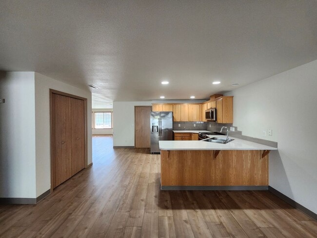 Building Photo - Updated 3 bed, 2 ba w/Oversized Covered Patio